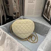 Chanel Heart-shaped flap bags in white AS2060 20cm - 6