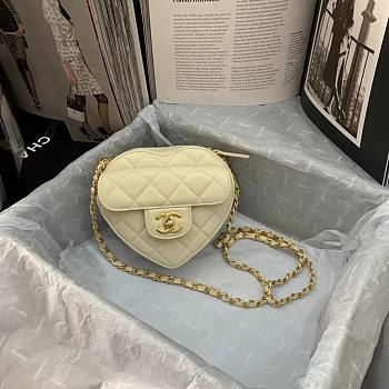 Chanel Heart-shaped flap bags in white AS2060 17cm