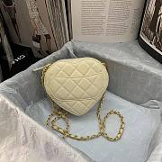 Chanel Heart-shaped flap bags in white AS2060 17cm - 6