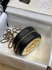 Chanel Clutch with chain lambskin & gold metal - 3