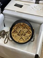 Chanel Clutch with chain lambskin & gold metal - 4