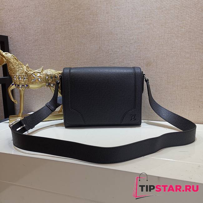 LV new Flap messenger taiga leather in black M30813 28.3cm - 1