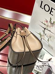 Loewe mini Hammock drawstring in pebble grain calfskin beige 19.5cm - 3