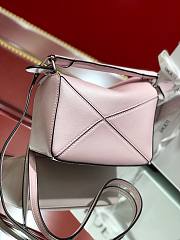 Loewe Puzzle bag in classic calfskin pink 18cm - 5