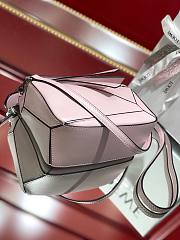 Loewe Puzzle bag in classic calfskin pink 18cm - 4