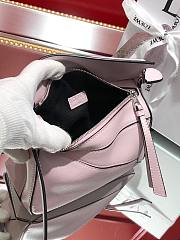 Loewe Puzzle bag in classic calfskin pink 18cm - 2