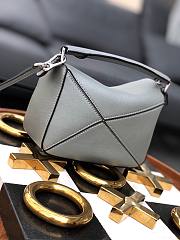 Loewe Puzzle bag in classic calfskin gray 18cm - 4