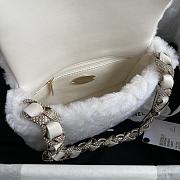 Chanel Fur flap bag in white AS2240 21.5cm - 5