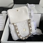 Chanel Fur flap bag in white AS2240 21.5cm - 3