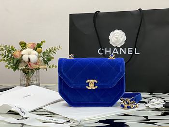 Chanel mini Flap bag velvet & gold metal in blue 99109 20cm