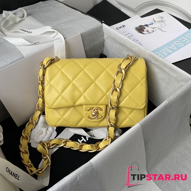 Chanel small Flap bag lambskin & gold metal in yellow 22cm - 1