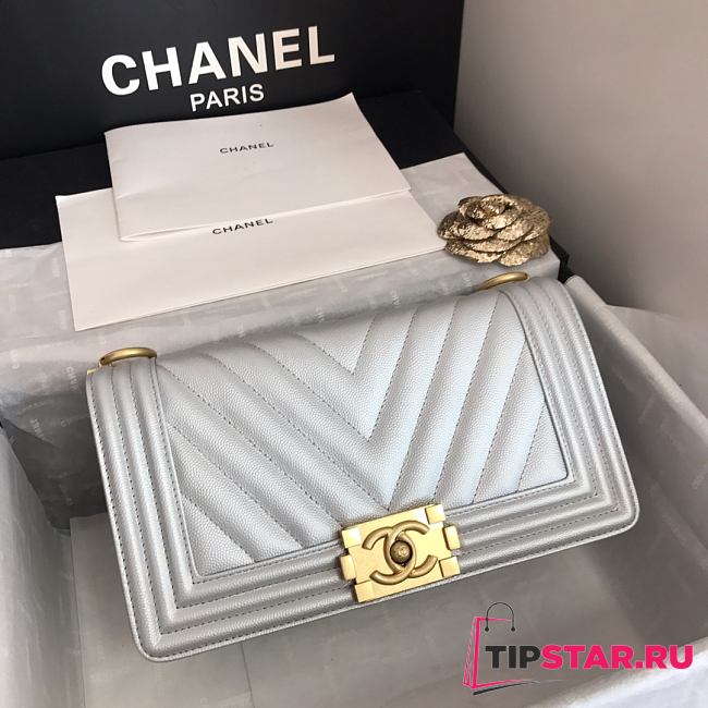 Chanel V-Boy handbag calfskin & gold metal in silver 67086 25cm - 1