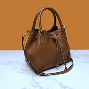 Tory Burch | Mcgraw small drawstring satchel in brown 85119 25cm - 6