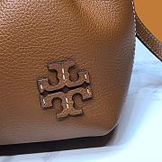 Tory Burch | Mcgraw small drawstring satchel in brown 85119 25cm - 4