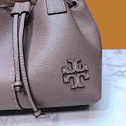 Tory Burch | Mcgraw small drawstring satchel in grey 85119 25cm - 4