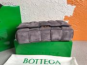 Bottega Veneta Chain cassette suede crossbody bag grey 26cm - 6