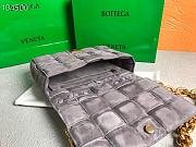 Bottega Veneta Chain cassette suede crossbody bag grey 26cm - 4