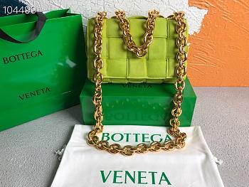 Bottega Veneta Chain cassette suede crossbody bag kiwi 26cm