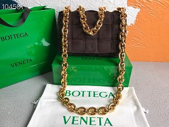 Bottega Veneta Chain cassette suede crossbody bag black 26cm