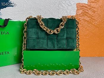 Bottega Veneta Chain cassette suede crossbody bag emerald green 26cm