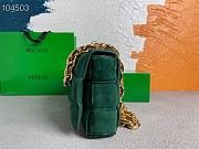 Bottega Veneta Chain cassette suede crossbody bag emerald green 26cm - 5