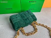 Bottega Veneta Chain cassette suede crossbody bag emerald green 26cm - 4