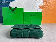 Bottega Veneta Chain cassette suede crossbody bag emerald green 26cm - 2