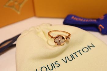 Louis Vuitton ring 000