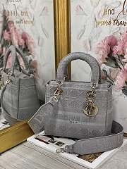 Dior medium Lady D-lite bag in grey M0565 24cm - 1