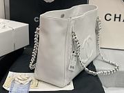 Chanel Tote shopping bag in white AS8473 42cm - 6