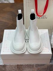 Alexander McQueen Tread slick boot in white - 1