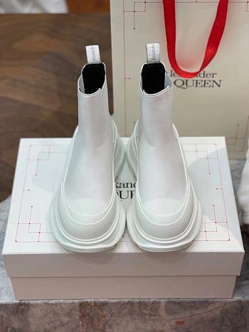 Alexander McQueen Tread slick boot in white