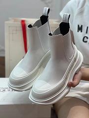 Alexander McQueen Tread slick boot in white - 2