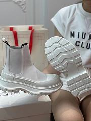 Alexander McQueen Tread slick boot in white - 3