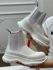 Alexander McQueen Tread slick boot in white - 6