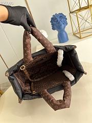 LV OnTheGo GM embroidered with monogram pattern padded in black M59005 41cm - 6
