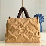 LV OnTheGo GM embroidered with monogram pattern padded in beige M59007 41cm - 1