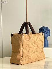 LV OnTheGo GM embroidered with monogram pattern padded in beige M59007 41cm - 4