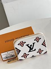 LV Zippy coin purse Wild at Heart seasonal collection in whote M80677 11cm - 5