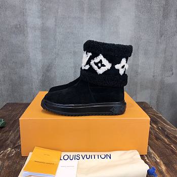 LV Snowdrop flat ankle boot in black