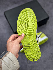 Nike Air Jordan 1 yellow toe - 4