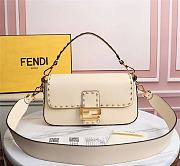 Fendi Baguette white leather bag Size 27x15x6 cm - 1