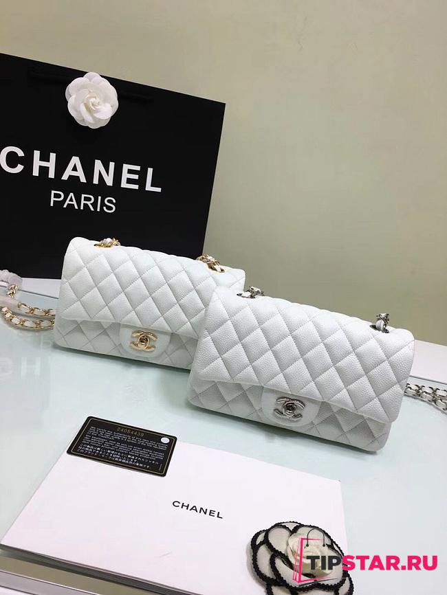 Chanel small Flap bag grained calfskin in white 20cm - 1