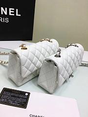 Chanel small Flap bag grained calfskin in white 20cm - 2