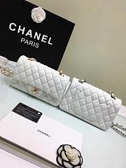 Chanel small Flap bag grained calfskin in white 20cm - 3