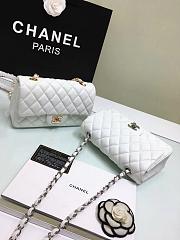 Chanel small Flap bag grained calfskin in white 20cm - 4