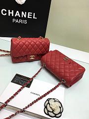 Chanel small Flap bag grained calfskin in red 20cm - 3