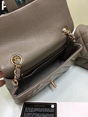 Chanel small Flap bag grained calfskin in gray 20cm - 2