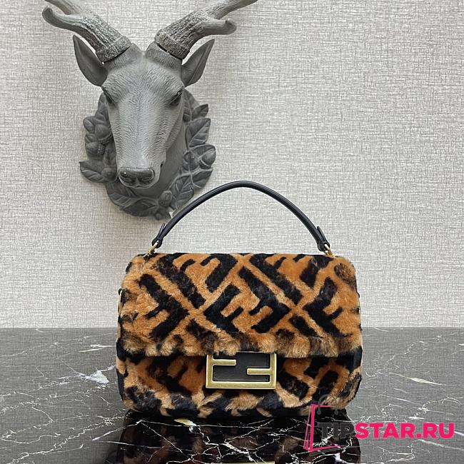 Fendi mini Baguette brown sheepskin bag 8BS017A8HPF180S 18*4*11cm - 1