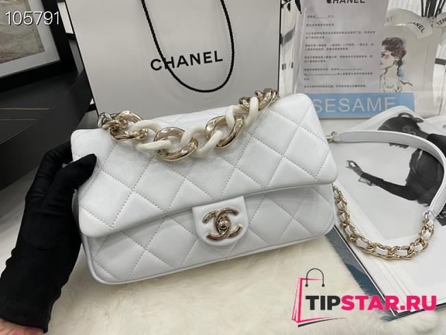 Chanel Small Flap Bag Large Chain White Lambskin AS1353 size 16x24x6 cm - 1